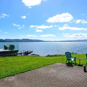 Tranquility Lakefront Holiday home